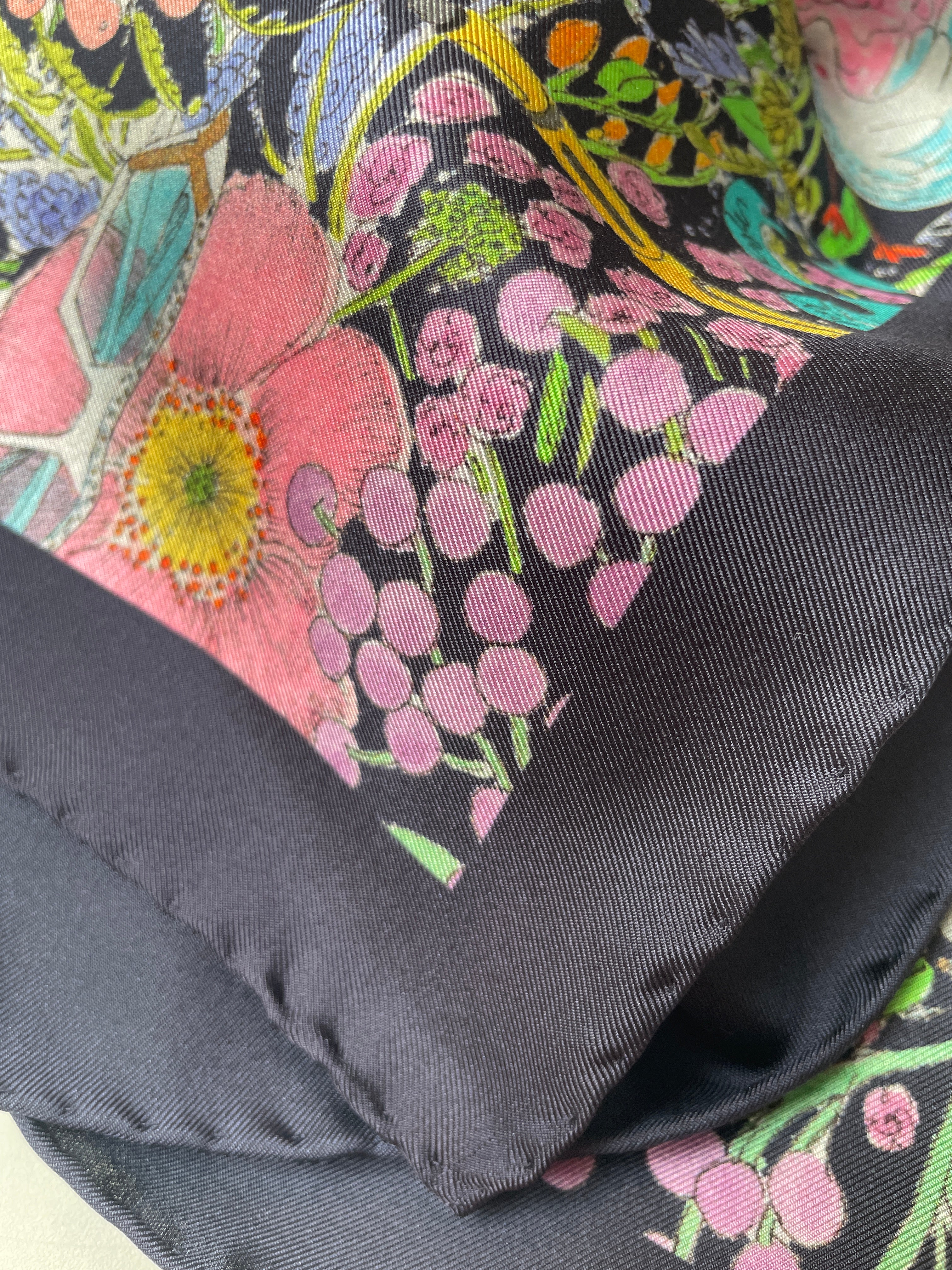 Capsule Collection Scarf - Black with no border